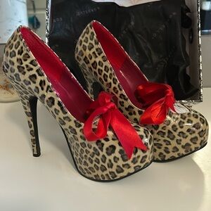 Bordello NWB cheetah print high heels size size 7